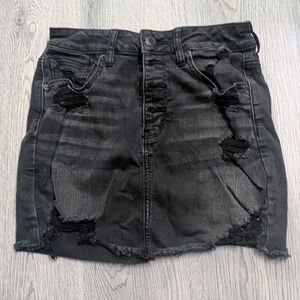 American Eagle Black Distressed Denim Mini Skirt - 6 Hi-Rise